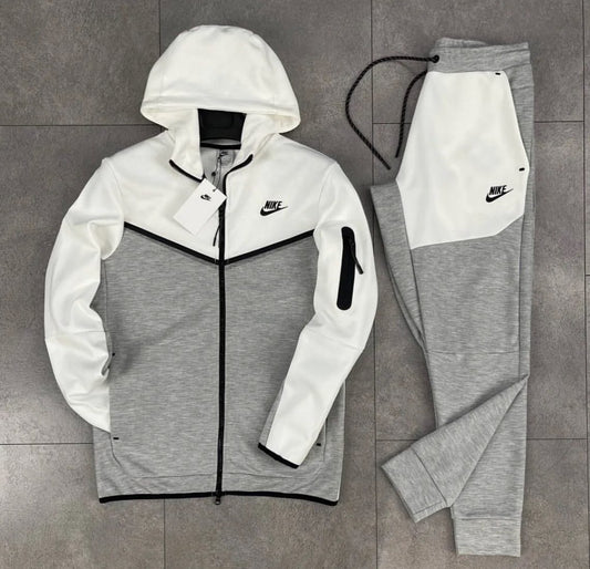 Nike Tech Fleece ensemble Gr-138 K25