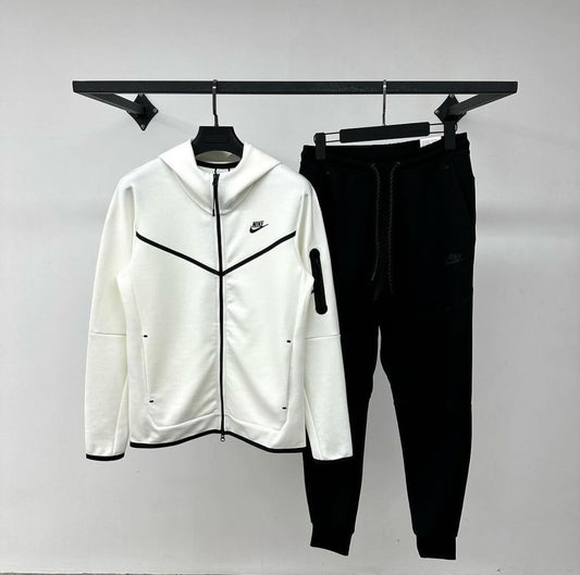 Nike Tech Fleece ensemble Gr-137 K25